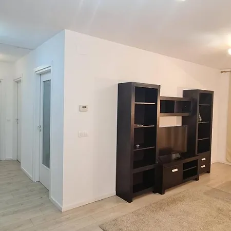 Ivory Lux Aviatiei Apartment *